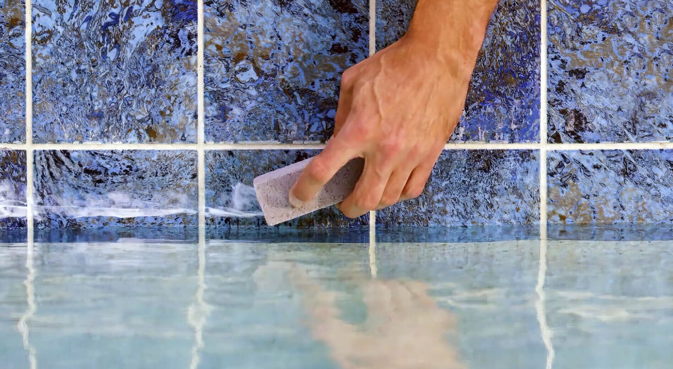 Pool tile cleaning and calcium scale removal service in Hawthorne, CA